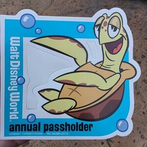 Walt Disney World Crush‎ Turtle Annual Passholder Magnet Pixar Finding Nemo